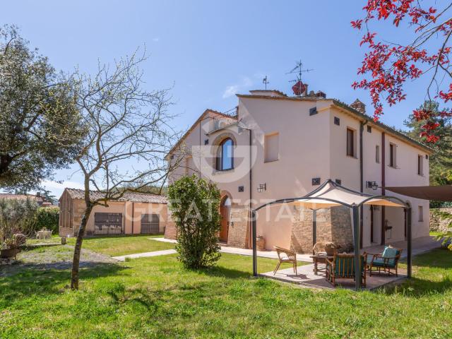 Casa colonica in centro 421m² Sarteano