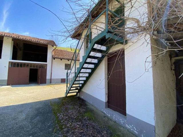 Casa colonica in vendita a Alba
