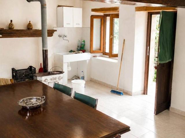 Casa colonica in vendita a Bettola