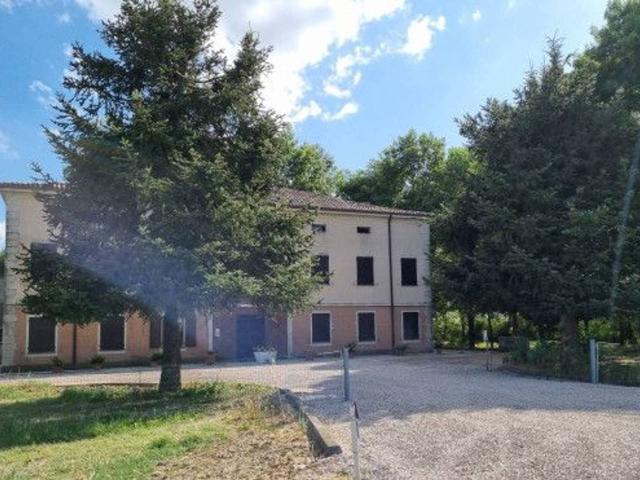 Casa colonica in vendita a Carpi