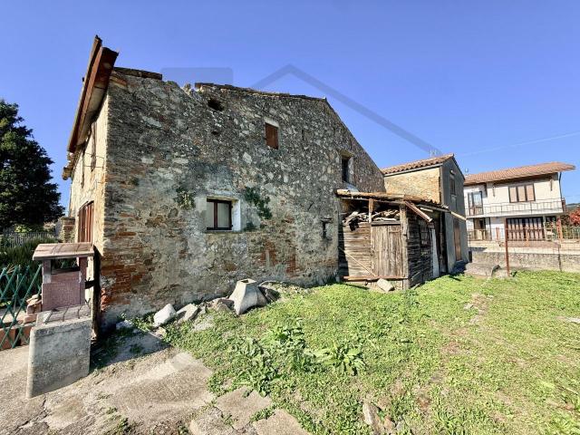 Casa colonica in vendita a Due Carrare