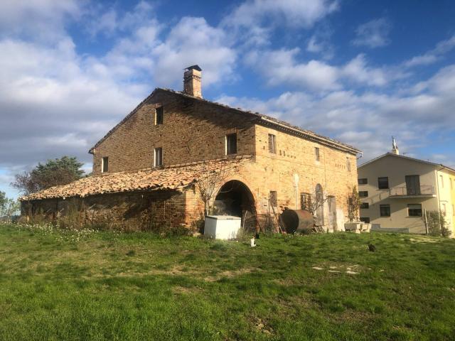 Casa Colonica in vendita a Loro Piceno