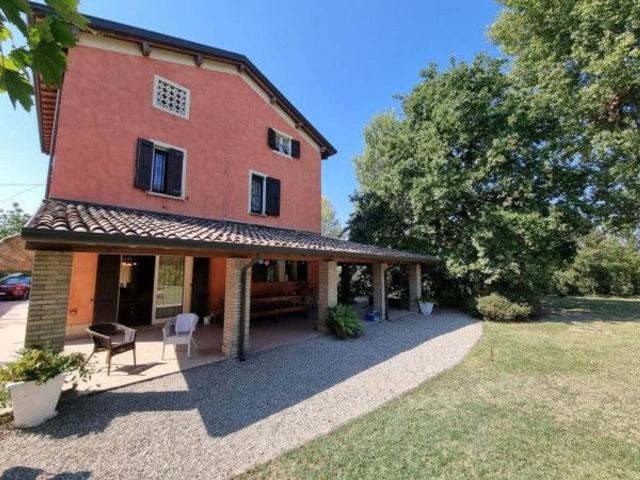 Casa colonica in vendita a Modena