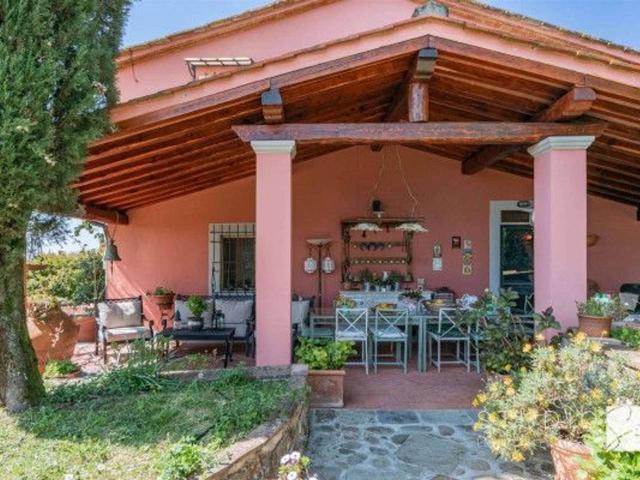 Casa colonica in vendita a Pistoia