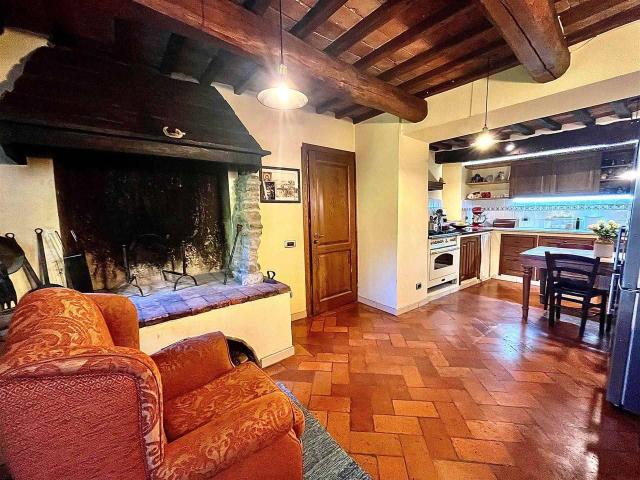 Casa colonica in vendita a Pistoia