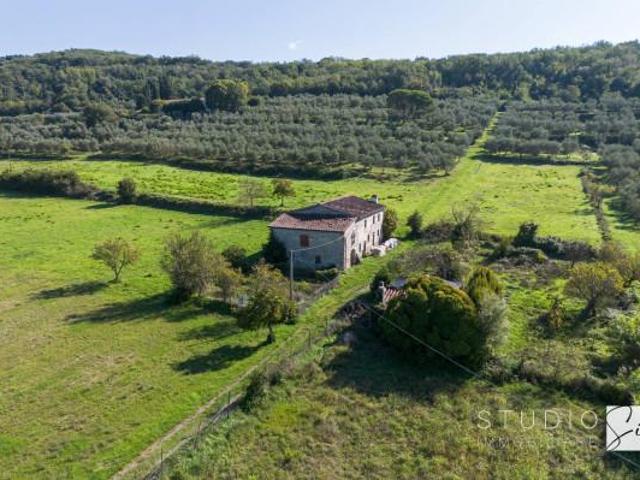 Casa colonica in vendita a Pistoia