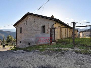 Casa colonica in vendita a Roccafluvione, Collina