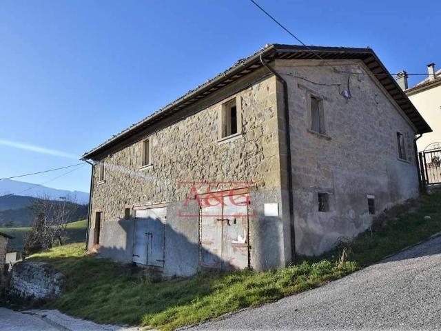 Casa colonica in vendita a Roccafluvione, Collina