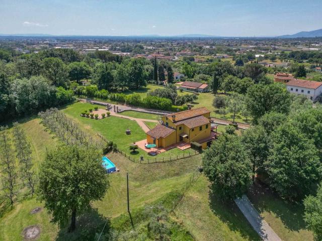 Casa colonica ristrutturata con vista panoramica e sapore to. 376m² Uzzano