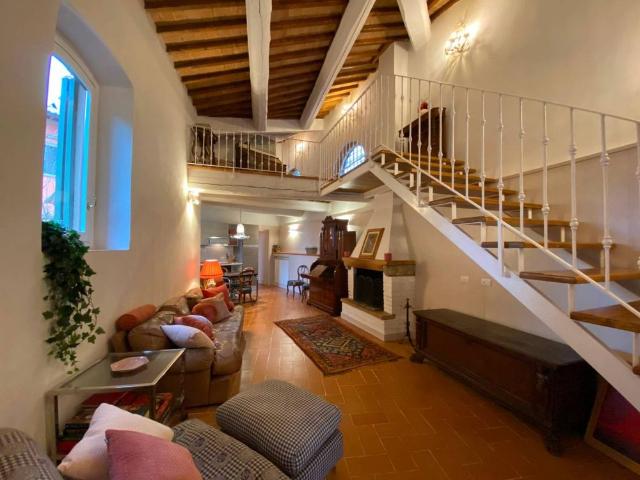 Casa colonica via Vecchia di Pozzolatico, Galluzzo, Firenze