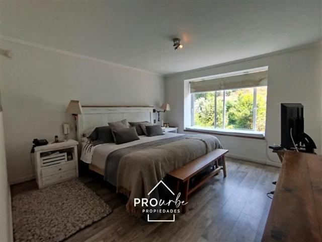 Casa colegio San Benito 4 dorm más servicios | 4 dormitorios por 22700.00 en Vitacura