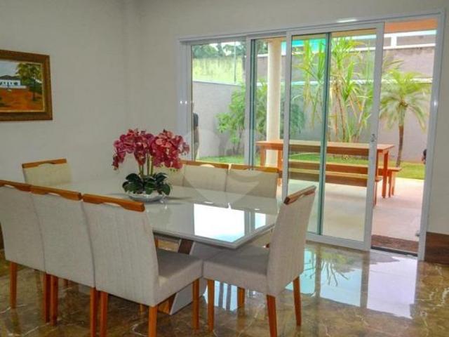 Casa com 420 m² e 3 quartos à venda em City América