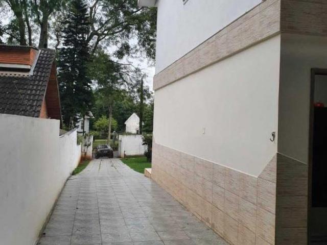 Casa com 475 m² de terreno e 6 vagas perto do Parque Tanguá