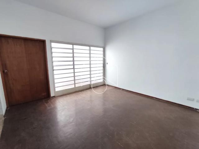 Casa com 4 banheiros e 4 vagas de garagem no bairro Barbosa, Marília