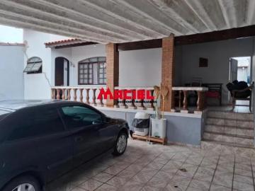 CASA COM 4 DORM NA ARÉA TRANQUILA DO BAIRRO VISTA VERDE