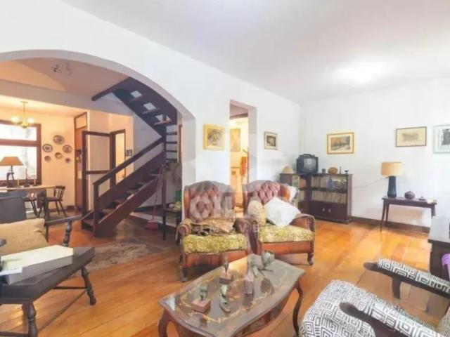 Casa com 4 dormitórios para alugar, 160 m² por R$ 7.275,00/mês Moinhos de Vento Porto Alegre/RS