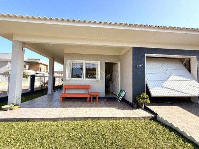 Casa com 4 dormitórios na praia de Atlântida Sul
