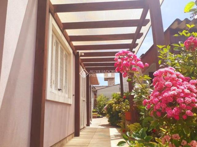 Casa com 4 dormitórios na praia de Quintão