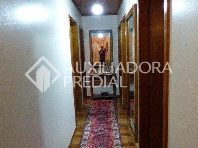 Casa com 4 dormitórios no bairro Tristeza