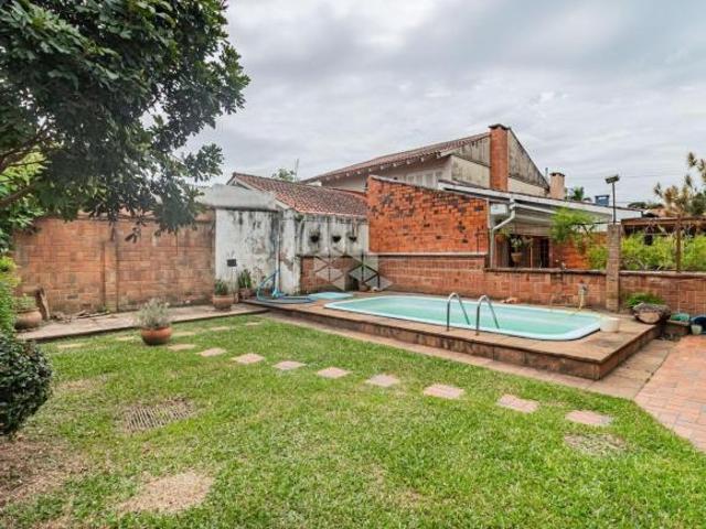 Casa com 4 dormitórios no bairro Cristal em Porto Alegre