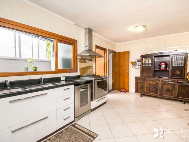 Casa com 4 dormitórios no Chácara das pedras!