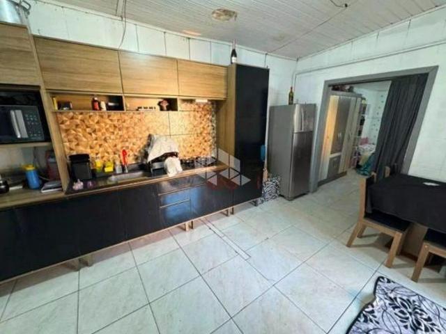 Casa com 4 dormitorios no Guajuviras Canoas
