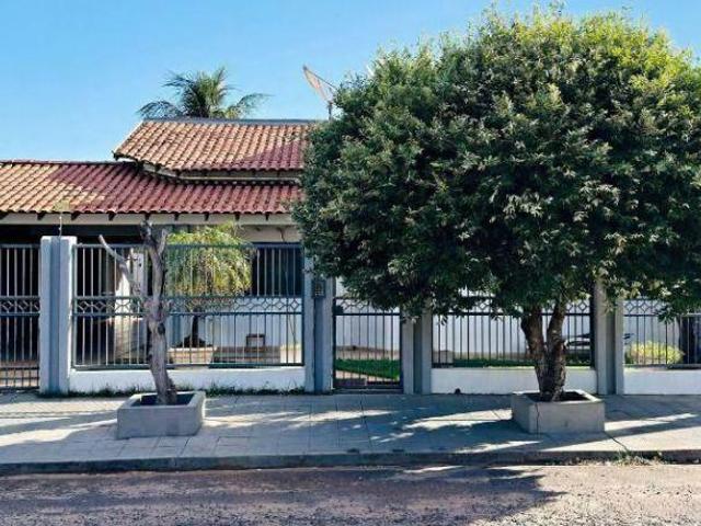 Casa com 4 dormitórios à venda, 254 m² por R$ 790.000,00 Centro Navirai/MS