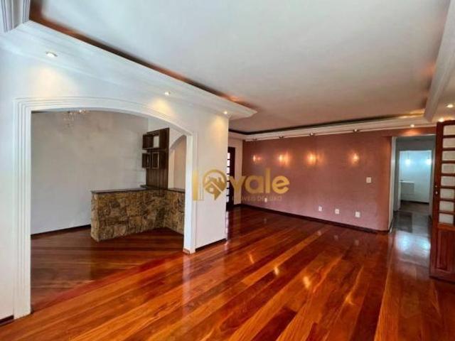 Casa térrea à venda 4 quartos Condomínio Floresta