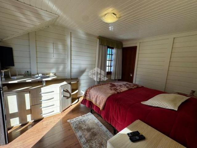 Casa com 4 dormitórios, com quiosque