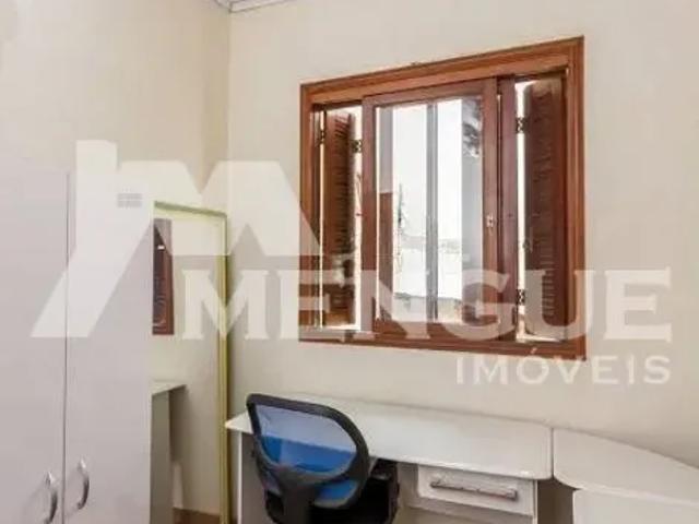 Casa com 4 dormitórios e 4 vagas de garagem, à venda no bairro Sarandi em Porto Alegre com 250m² por