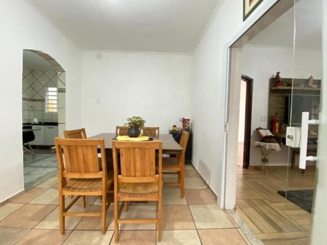 Casa com 4 dormitórios e muito espaço