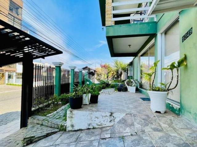 Casa com 4 Dormitórios e Piscina à Venda no Bairro Montanha em Lajeado/RS