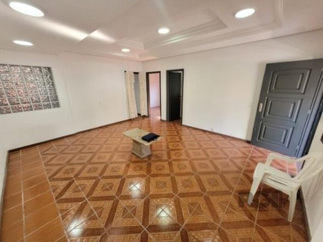 Casa com 4 Dormitórios, Edícula e 4 Vagas na Cavalhada