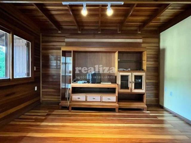 CASA COM 4 DORMITÓRIOS EM GRAMADO
