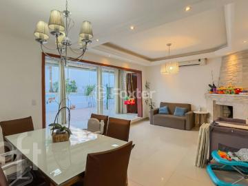 Casa com 4 dormitórios em Porto Alegre