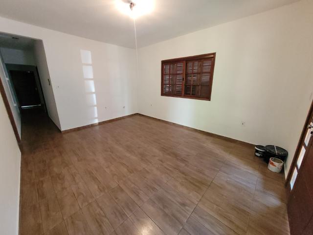 Casa com 4 Dormitórios, Suíte e 100m² – água inclusa no valor