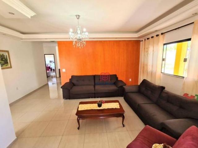 Casa com 4 dormitórios, sendo uma Suíte com Closet e Banheira, no Residencial Vista Verde, em Pirang