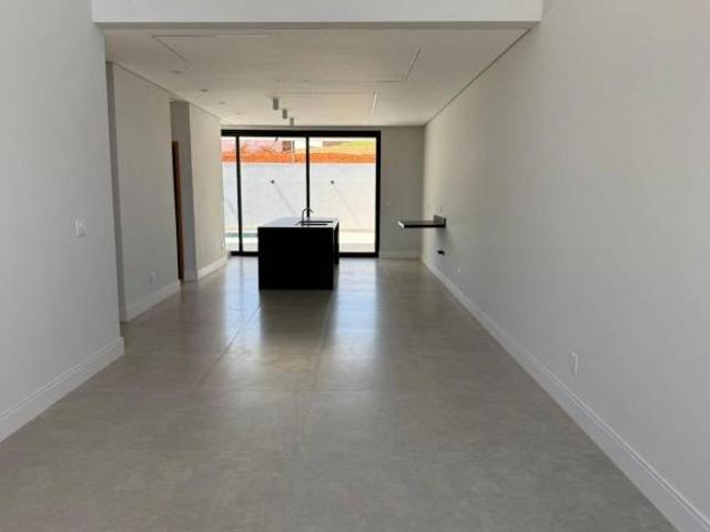 Casa com 4 dormitórios, sendo 3 suítes à venda no Cond Vila Giardino