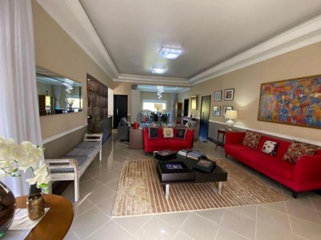 Casa com 4 dormitórios, sendo 4 suítes para venda na região Granja Viana Cotia