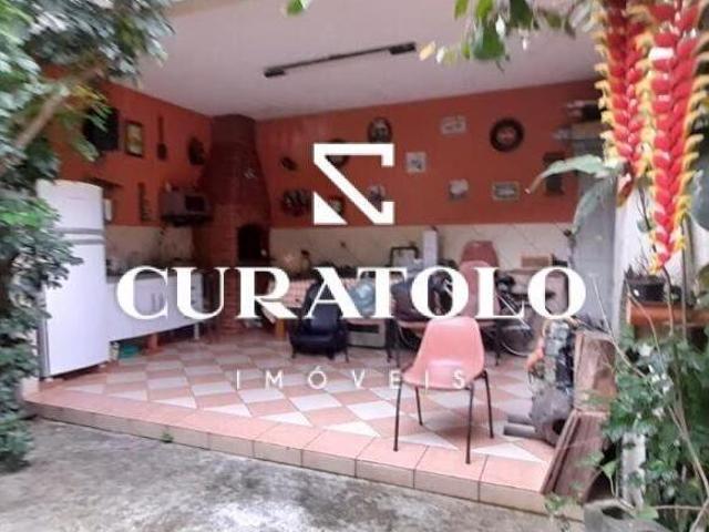Casa com 4 dormitórios, 1 suíte, churrasqueira e 4 vagas Vila Nova Manchester