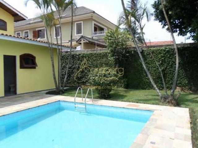 CASA COM 4 DORMITÓRIOS 2 SUÍTES NO BOLSÃO DE INTERLAGOS. EXCELENTE ACABAMENTO.GARAGEM 4 CARROS!