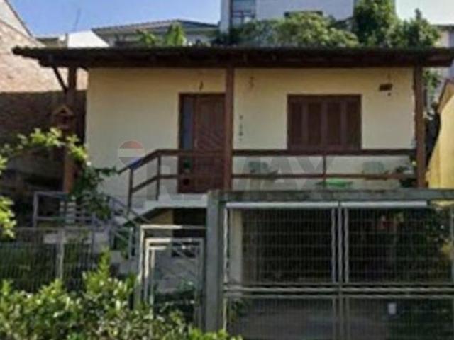 Casa com 4 dormitórios, 2 vagas e espaço para toda a família no São João
