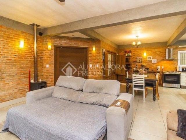 Casa com 4 dormitórios 340m2 privativos 2 vagas de garagem no bairro Vila Nova