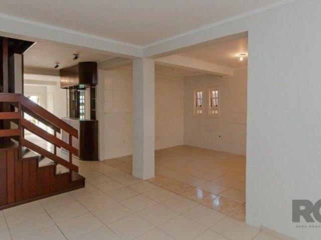 Casa com 4 dormitórios, 4 vagas no bairro Vila Jardim