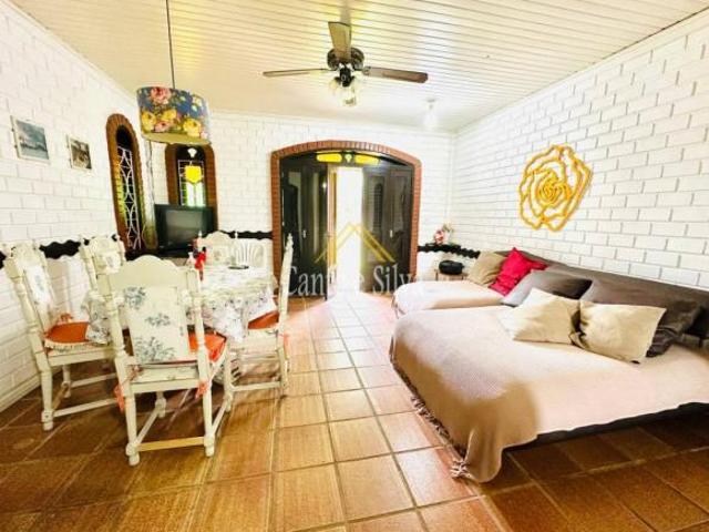 Casa com 4 dorms, sendo 3 suítes em Atlântida Sul