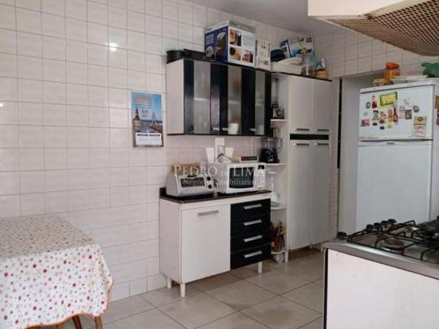 Casa com 4 quartos, 1 vaga e quintal na Vila Ema
