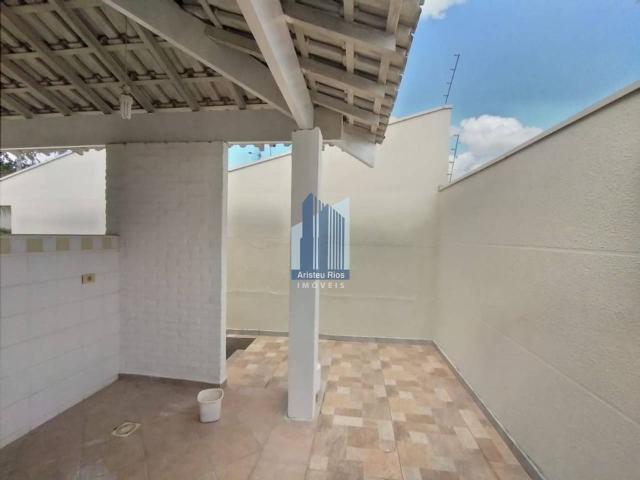 Casa com 4 quartos, 240 m²
