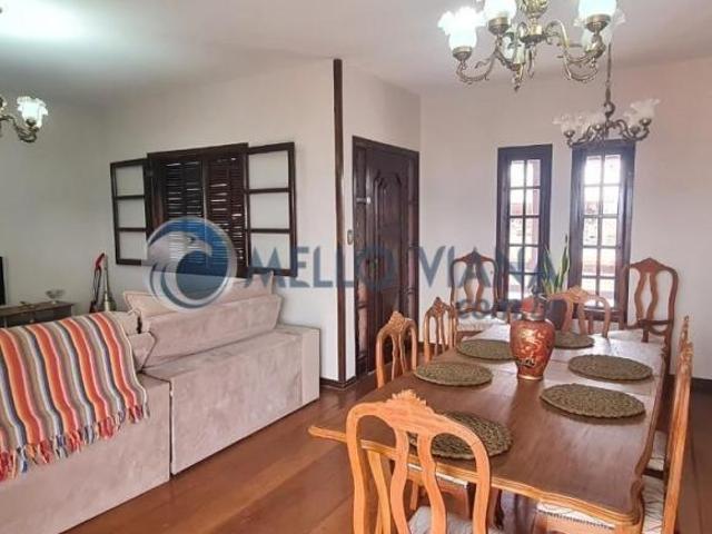 Casa com 4 quartos 2 suites