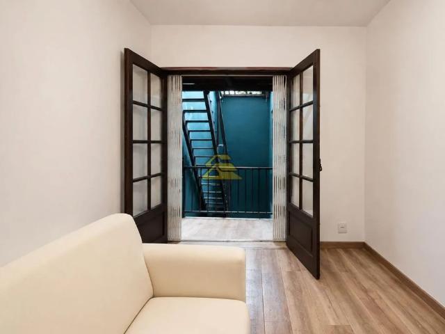 Casa com 4 quartos, 437m2