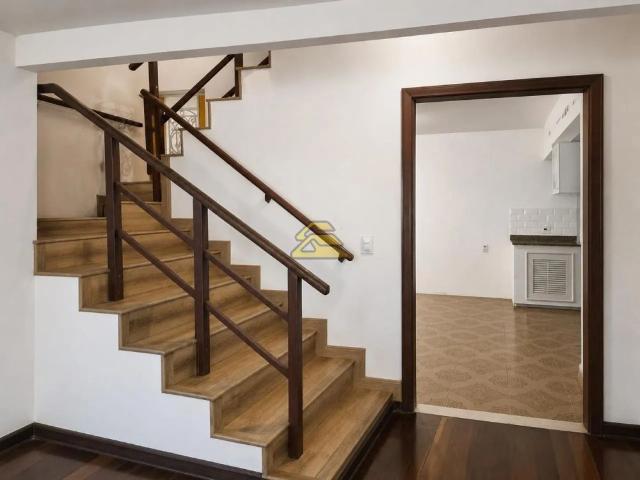 Casa com 4 quartos, 437m2
